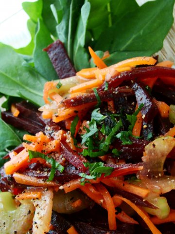 салат из свёклы и моркови