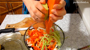 Салат из краснокочанной капусты - рецепт с фото 4