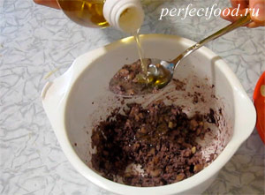 Как приготовить соус песто с фиолетовым базиликом. Фото 5