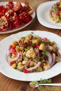 Салат с гранатом и орехами - рецепт с фото