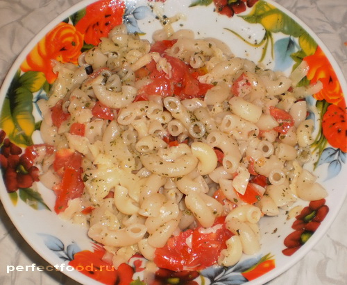 Шопский салат. Рецепт с фото и видео Очень простое быстрое блюдо, да при этом ещё и вкусное - макароны с сыром и помидорами.