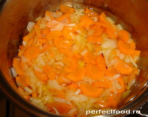 Грибной суп из шампиньонов с лапшой морковь и лук в масле для грибного супа с лапшой