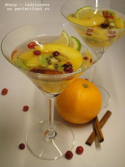 Рецепт праздничного лёгкого напитка - крюшона с фруктами