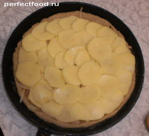 Слои картофеля в пироге