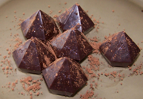 Шопский салат. Рецепт с фото и видео Рецепт приготовления настоящего домашнего шоколада из натуральных исходных продуктов: какао-бобов и какао-масла.