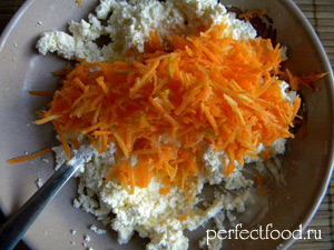 Конец лета-начало осени - сезон вкусных спелых дынь! Готовим из дыни оригинальный десерт с творогом и морковкой.