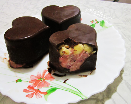 Хотите порадовать любимых на День Святого Валентина нежным десертом в форме сердечек? Тогда этот рецепт - для вас! Сочетание бананов и шоколада замечательно дополнит лёгкая кислинка клюквы!