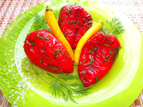 Жареный болгарский перец в остром маринаде - яркая, пикантная закуска и дополнение к любым гарнирам.
