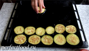 Запечённые баклажаны с помидорами и перцем - пошаговый рецепт с фото 4