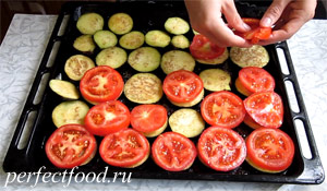 Запечённые баклажаны с помидорами и перцем - пошаговый рецепт с фото 5