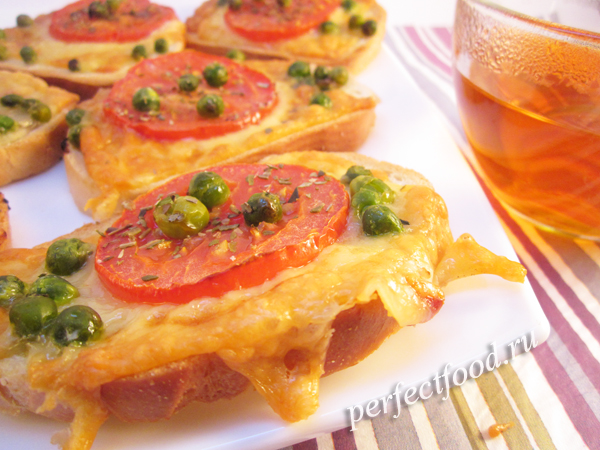 Приготовление горячих бутебродов с сыром в аэрогриле - рецепт с фото