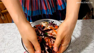 Салат из краснокочанной капусты - рецепт с фото 7