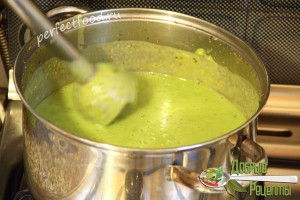 Постный суп-пюре из зелёного горошка с кокосовым молоком