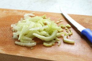 Салат из кабачков и капусты — рецепт с фото
