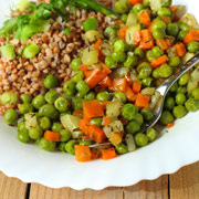 Крем-суп из тыквы с нутом. Рецепт с фото и видео Простое в приготовлении, но вкусное и полезное блюдо - овощное рагу из кабачков, морковки и горошка.