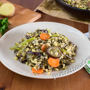Тёплый рисовый салат — рецепт с фото и видео Готовим необычное, очень полезное блюдо - тушёные проростки маша с овощами. Смотрите, как легко прорастить маш!