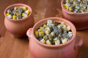 Овощное рагу с баклажанами и кабачками в духовке в горшочках