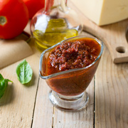 Салат из тыквы с фасолью — рецепт с фото и видео Готовим классический соус для пиццы с базиликом и оливковым маслом.