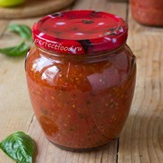 Сохраните вкус лета на зиму! Готовим вкуснейший томатный соус с болгарским перцем, который послужит отличным дополнением к макаронам, рису или послужит в качестве пицца-соуса.