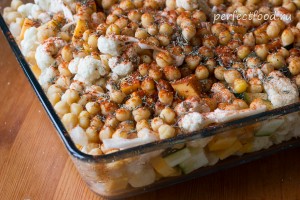 Запечённая в духовке цветная капуста с тыквой и нутом. Рецепт с фото и видео