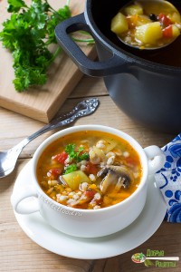Суп с перловкой и грибами. Постный грибной суп с перловкой.