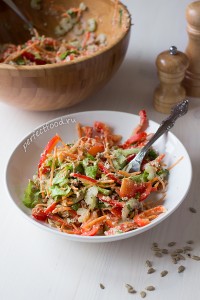 Полезный салат с сельдереем и семечками. Рецепт с фото и видео