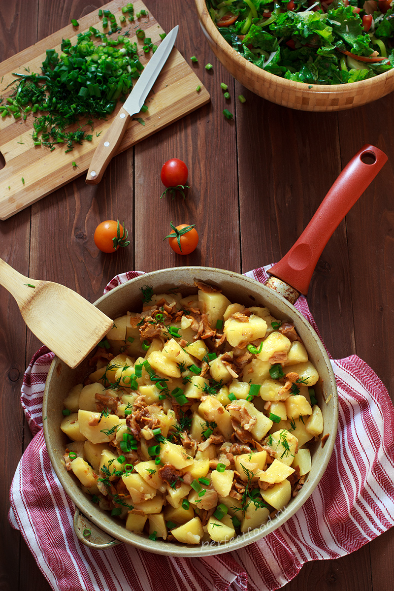 Лисички с картошкой на сковороде: простой и вкусный рецепт приготовления