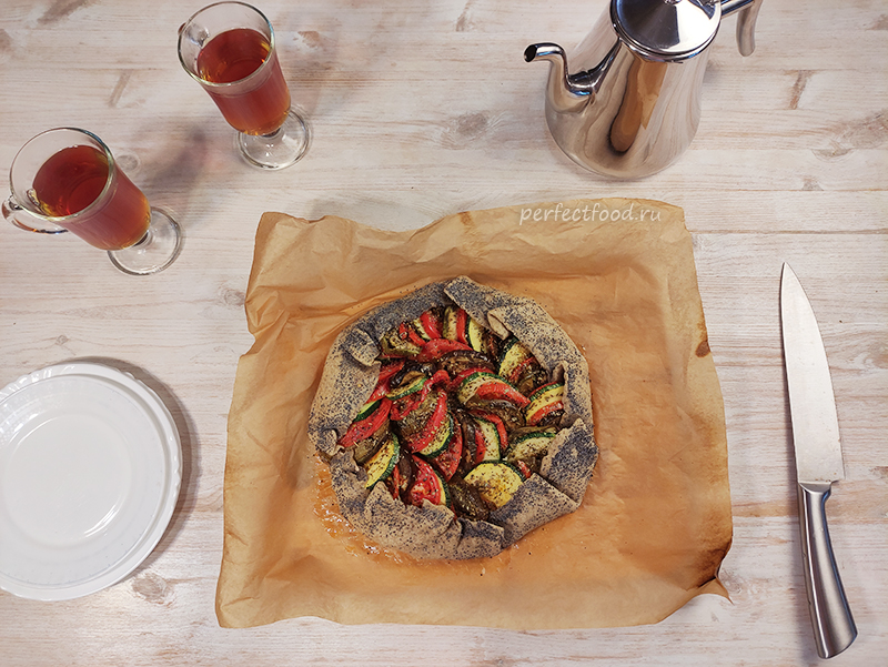 Удивите гостей изысканным овощным пирогом с баклажанами, помидорами и кабачками! Пирог веганский, подходит для постного стола. Я сняла для вас подробный видео-рецепт приготовления этого пирога.